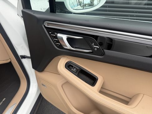 Used 2019 Porsche Macan S AWD/4WD image 30