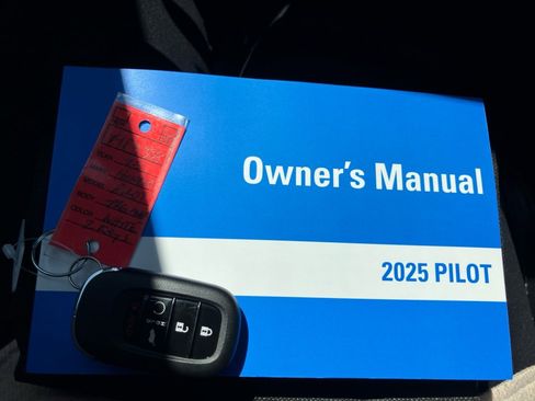 Certified 2025 Honda Pilot Touring image 38