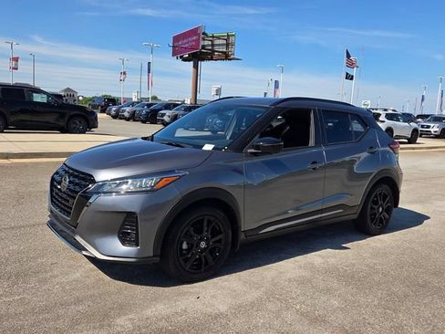 Used 2024 Nissan Kicks SR w/ Interior Electronics Package FWD image 3