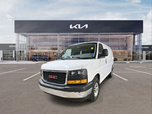 Used 2024 GMC Savana 2500 w/ Driver Convenience Package RWD image 4