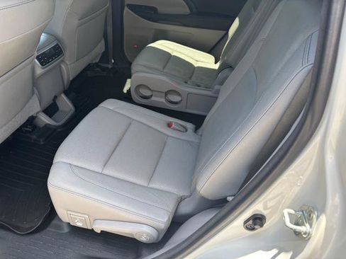 Used 2016 Toyota Highlander Limited Platinum image 13