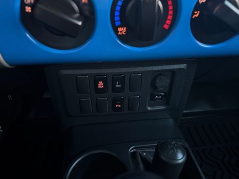 Used 2008 Toyota FJ Cruiser 4WD image 40