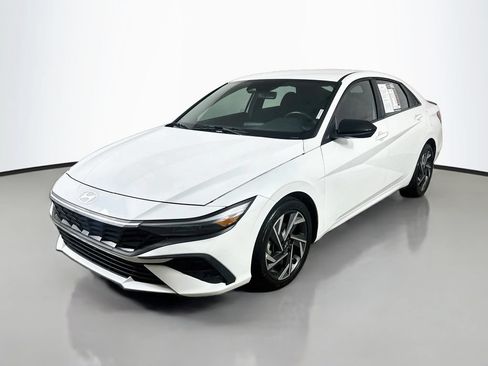 Used 2025 Hyundai Elantra Sport FWD image 3