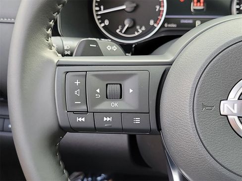 New 2025 Nissan Pathfinder SV w/ SV Premium Package image 7