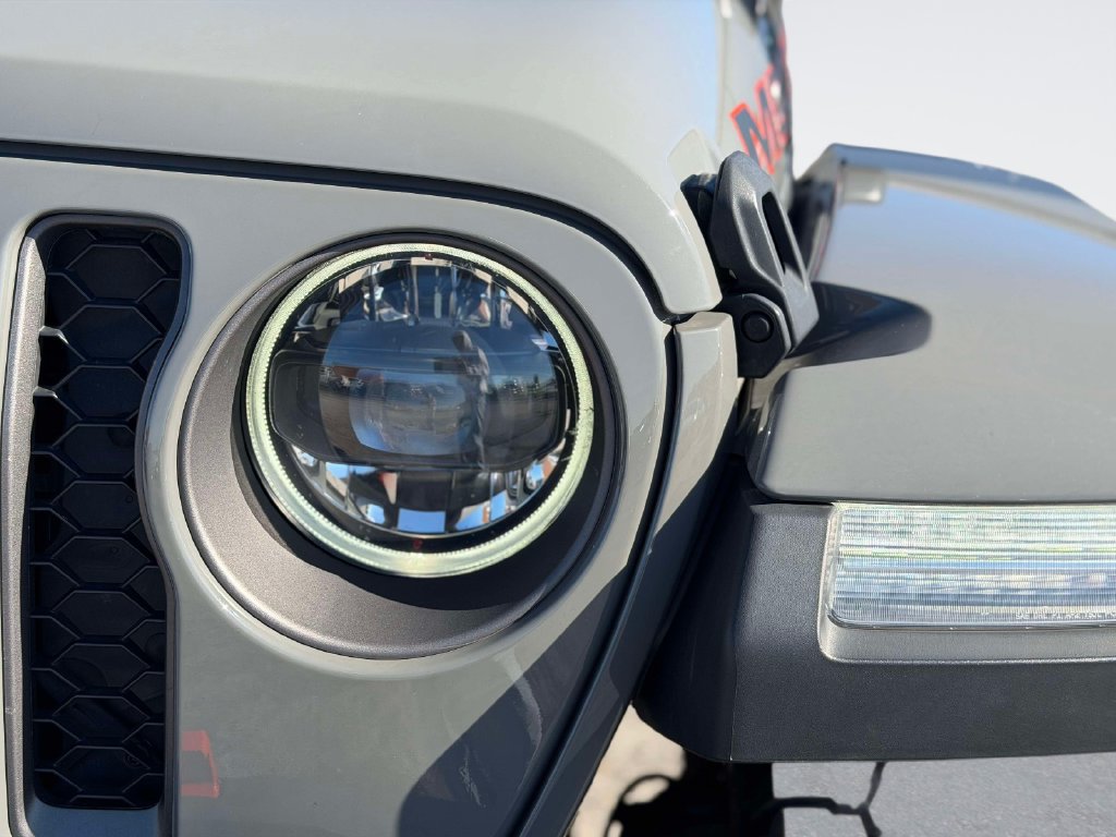 Used 2023 Jeep Gladiator Mojave w/ LED Lighting Group AWD/4WD image 10