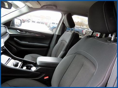 Used 2023 Jeep Grand Cherokee Laredo w/ Luxury Tech Group I AWD/4WD image 14