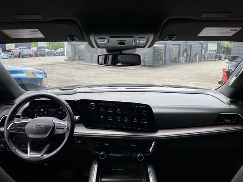 Used 2025 Chevrolet Suburban Z71 AWD/4WD image 13