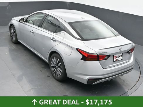 Used 2023 Nissan Altima 2.5 SV image 39