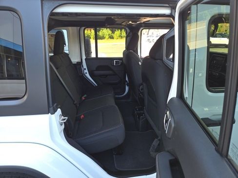 Used 2021 Jeep Wrangler Unlimited Sahara image 53