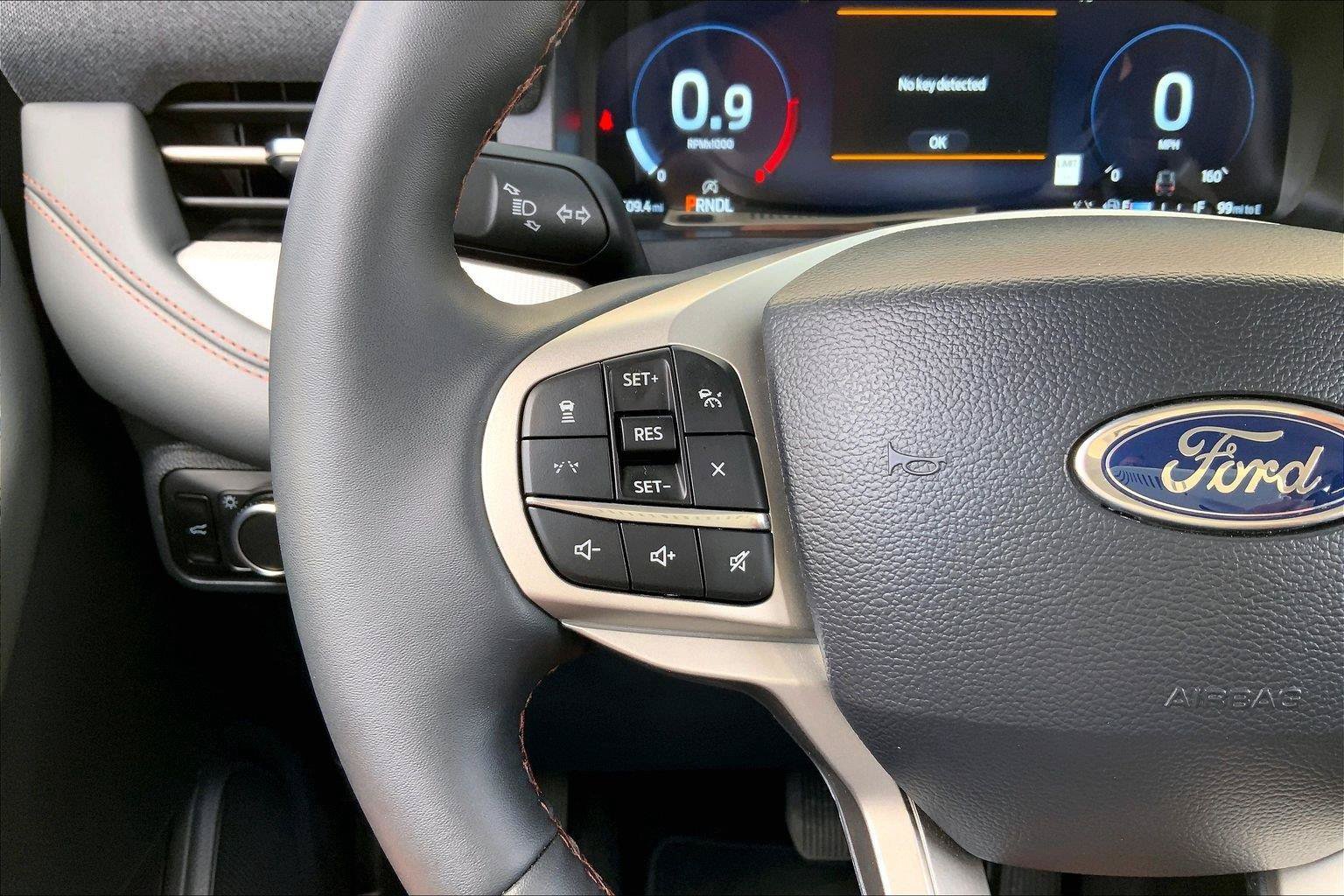 Used 2026 Ford Explorer Active AWD/4WD image 17