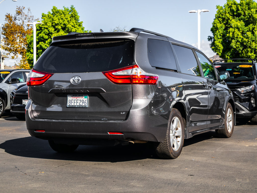 Used 2018 Toyota Sienna LE FWD image 7