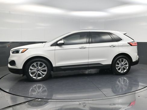 Used 2022 Ford Edge Titanium image 3