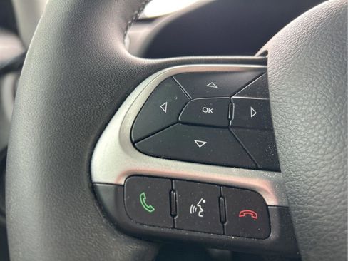 Certified 2018 Jeep Renegade Latitude image 16