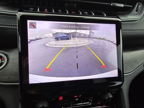 Used 2024 Jeep Grand Cherokee Limited image 23