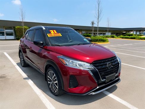 Used 2021 Nissan Kicks SV FWD image 1