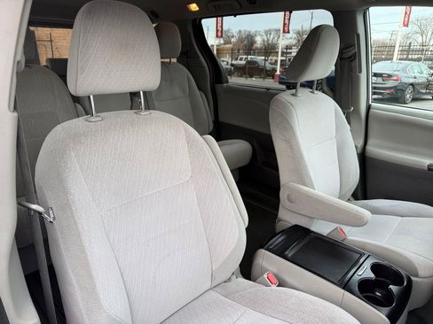Certified 2020 Toyota Sienna LE image 18
