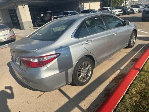 Used 2016 Toyota Camry SE FWD image 2
