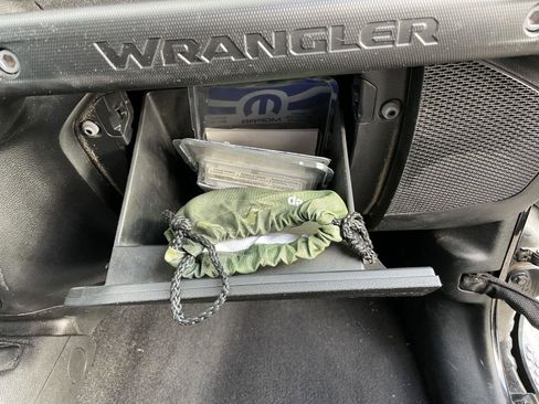 Used 2021 Jeep Wrangler Unlimited Sport image 39