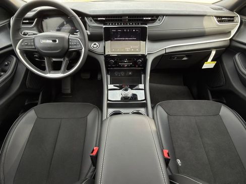 New 2025 Jeep Grand Cherokee L Altitude image 10