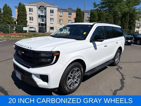 Used 2025 Ford Expedition Active AWD/4WD image 3