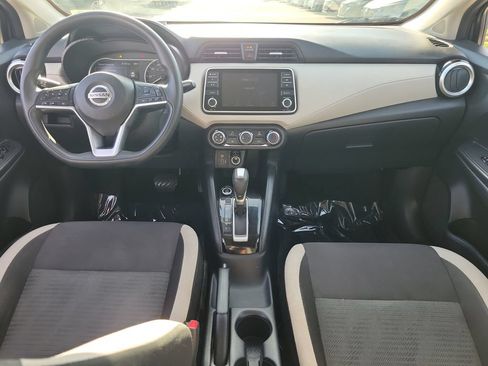 Used 2021 Nissan Versa SV FWD image 11