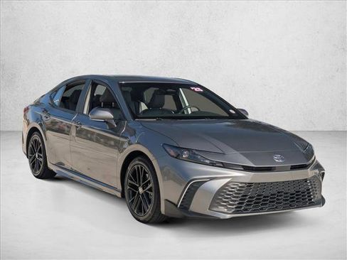 Certified 2025 Toyota Camry SE w/ Convenience Package image 3