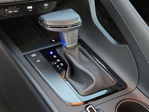 Certified 2025 Hyundai Elantra Sport image 18