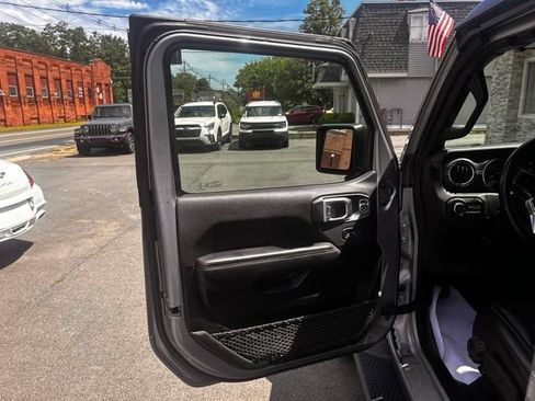 Used 2021 Jeep Wrangler Unlimited Sahara w/ Uconnect 4C Nav & Sound Group AWD/4WD image 10
