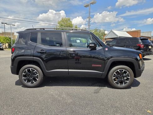 Used 2023 Jeep Renegade Trailhawk AWD/4WD image 18