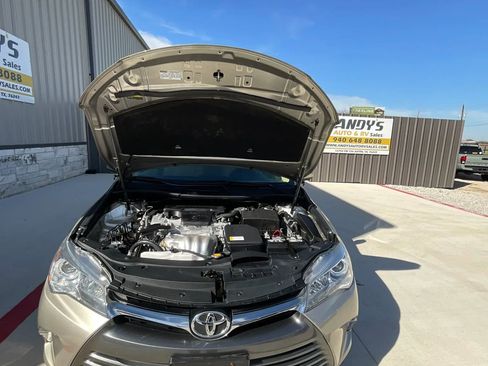 Used 2015 Toyota Camry LE image 40