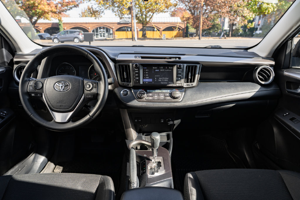 Used 2018 Toyota RAV4 XLE AWD/4WD image 9
