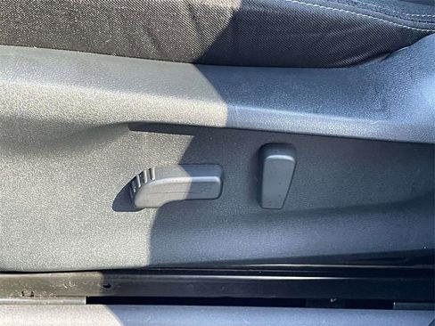 Used 2023 Subaru Ascent Premium w/ Convenience Package image 17