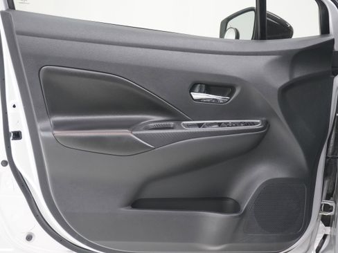 Used 2022 Nissan Versa SR image 13