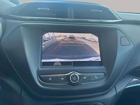Used 2025 Chevrolet Trax LT FWD image 12