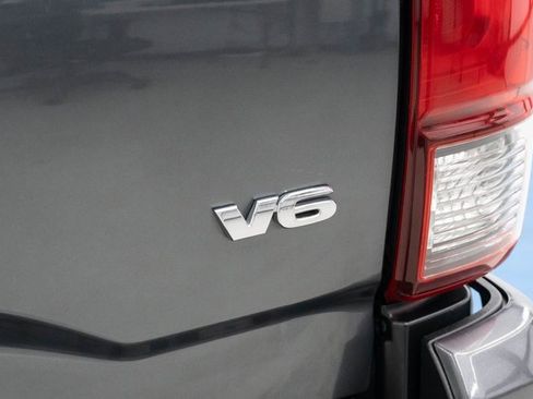 Used 2022 Toyota Tacoma SR5 w/ Technology Package image 10