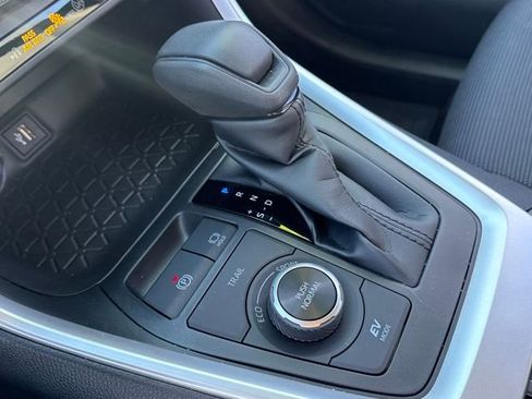 Used 2025 Toyota RAV4 LE image 21