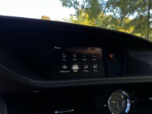 Used 2017 Lexus ES 300h w/ Luxury Package image 44