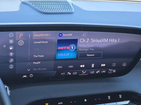 Certified 2025 Buick Enclave Preferred image 17