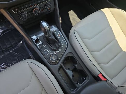 Used 2018 Volkswagen Tiguan SEL Premium AWD/4WD image 28