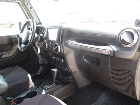 Used 2014 Jeep Wrangler Unlimited Sport w/ Quick Order Package 24S AWD/4WD image 30