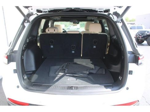 Used 2024 Jeep Grand Cherokee Limited w/ Luxury Tech Group II image 7