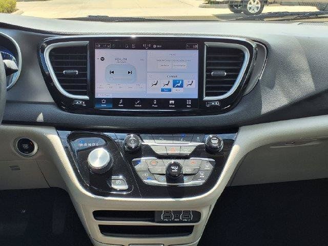 Used 2024 Chrysler Pacifica Touring-L FWD image 35