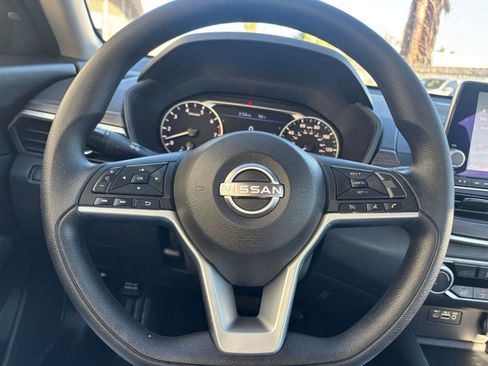 Used 2025 Nissan Altima 2.5 SV image 28