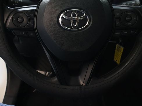 Used 2020 Toyota RAV4 LE FWD image 18