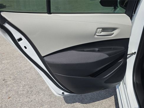 Used 2022 Toyota Corolla LE image 10