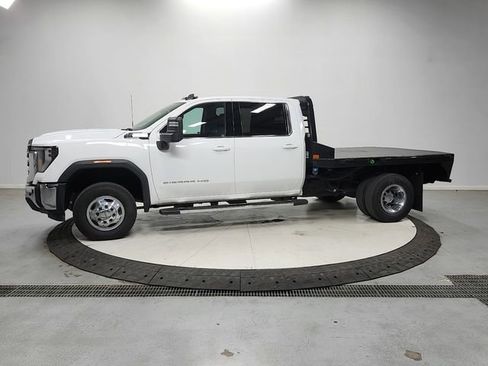 Used 2025 GMC Sierra 3500 SLE AWD/4WD image 4
