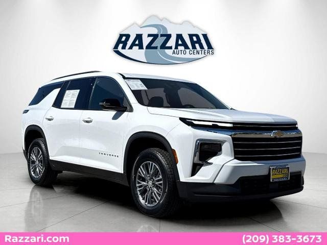 Used 2025 Chevrolet Traverse LT AWD/4WD image 1