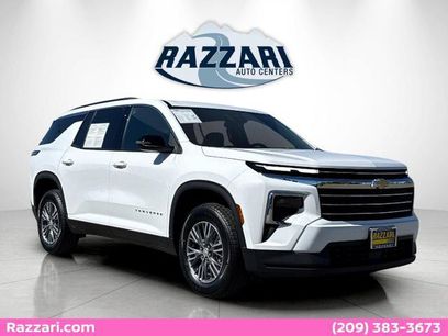 Used 2025 Chevrolet Traverse LT