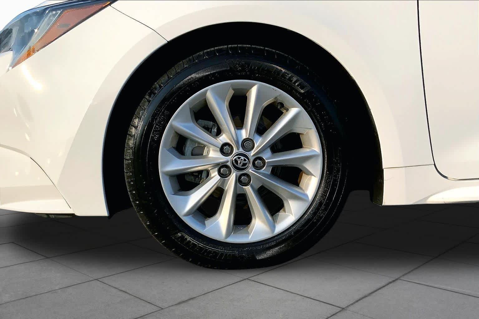 Used 2020 Toyota Corolla LE w/ LE Premium Package FWD image 6