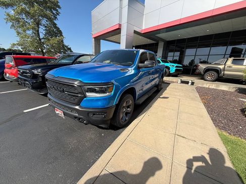 Used 2023 RAM 1500 Big Horn AWD/4WD image 3